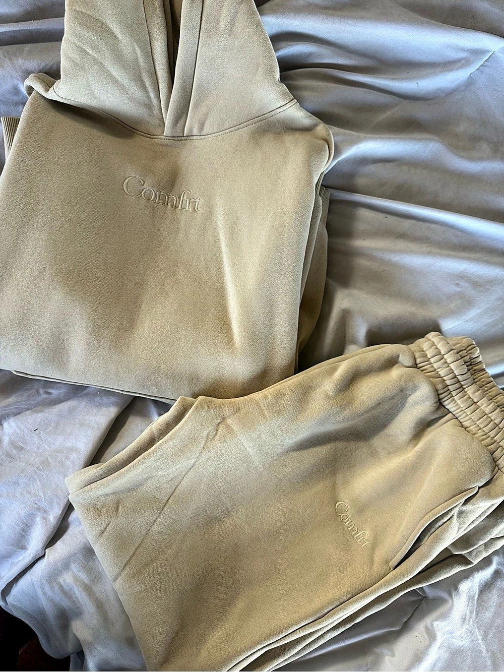 Comfrt Signature Hoodie and Sweatpants Set Cream Medium/Large